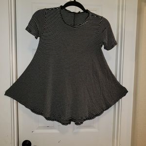 Black/White Pullover‎ Scoop Short Sleeve